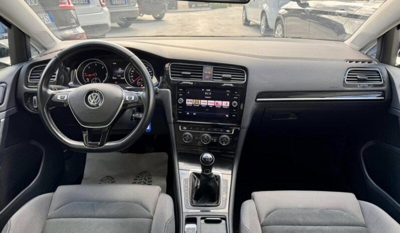 
Volkswagen Golf full									