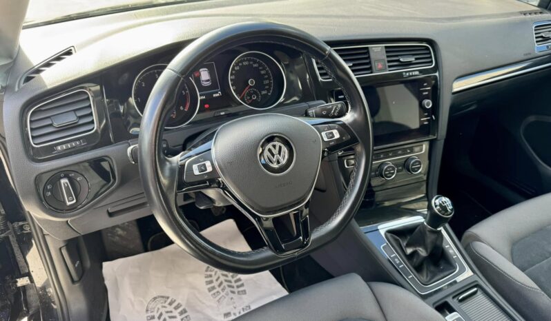 
Volkswagen Golf full									